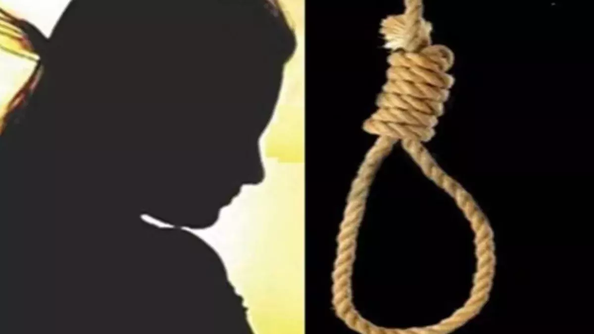 Mohammadabad: फांसी लगाकर महिला ने दी जान, पुलिस जांच में जुटी Mohammadabad: फांसी लगाकर महिला ने दी जान, पुलिस जांच में जुटी