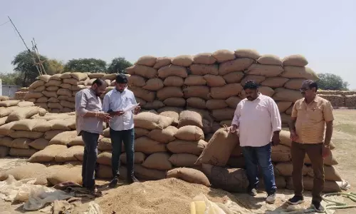 भलेरा धान खरीदी केंद्र की शिकायत पर कलेक्टर डॉ गौरव सिंह ने लिया त्वरित संज्ञान भलेरा धान खरीदी केंद्र की शिकायत पर कलेक्टर डॉ गौरव सिंह ने लिया त्वरित संज्ञान