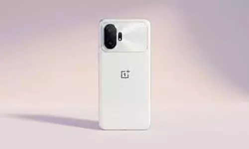 7,500mAh बैटरी, 100W वायर्ड और 50W वायरेलस चार्जिंग सपोर्ट के साथ आएगा OnePlus 15T 7,500mAh बैटरी, 100W वायर्ड और 50W वायरेलस चार्जिंग सपोर्ट के साथ आएगा OnePlus 15T