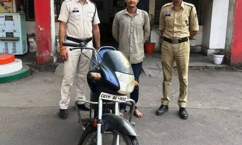 पार्किंग से चोरी हुई बाइक बरामद, आरोपी गिरफ्तार