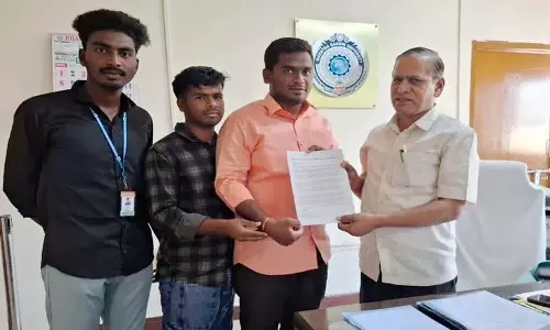 वडापल्ली नवीन ने MGU रजिस्ट्रार से PhD एडमिशन जारी करने का आग्रह किया वडापल्ली नवीन ने MGU रजिस्ट्रार से PhD एडमिशन जारी करने का आग्रह किया