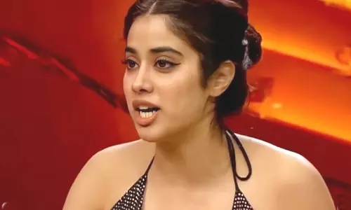 Janhvi Kapoor ने जन्मदिन पर तिरुमाला मंदिर में सादगी भरा सफेद सलवार-कुर्ता लुक दिखाया Janhvi Kapoor ने जन्मदिन पर तिरुमाला मंदिर में सादगी भरा सफेद सलवार-कुर्ता लुक दिखाया