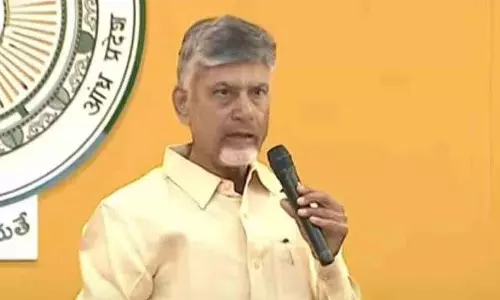 आंध्र प्रदेश में 13 साल से कम उम्र के बच्चों के लिए सोशल मीडिया बैन?: Chandrababu आंध्र प्रदेश में 13 साल से कम उम्र के बच्चों के लिए सोशल मीडिया बैन?: Chandrababu