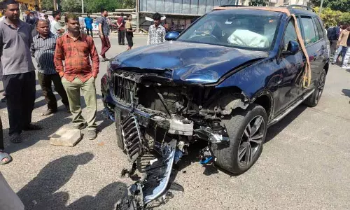 तेज़ रफ़्तार BMW ने 24 साल के माली को मार डाला, माइग्रेंट्स ने फुल्लनवाल चौक को घेर लिया तेज़ रफ़्तार BMW ने 24 साल के माली को मार डाला, माइग्रेंट्स ने फुल्लनवाल चौक को घेर लिया
