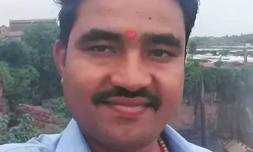 Gokak : नाले में गिरने से बाइक सवार की मौत Gokak : नाले में गिरने से बाइक सवार की मौत