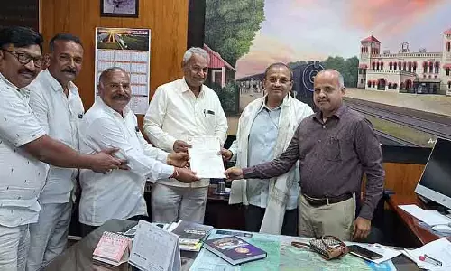 Karnataka : ब्याडगी में एक्सप्रेस ट्रेनों के ठहराव की मांग Karnataka : ब्याडगी में एक्सप्रेस ट्रेनों के ठहराव की मांग