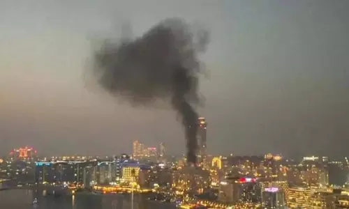 Dubai के लोगों को मिसाइल हमले का अलर्ट मिला, घर के अंदर रहने को कहा गया Dubai के लोगों को मिसाइल हमले का अलर्ट मिला, घर के अंदर रहने को कहा गया