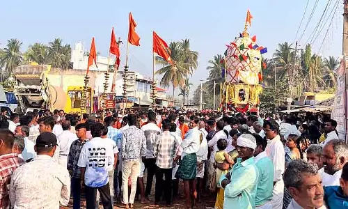 Benakanahalli : बेनकेश्वर स्वामी का रथ जुलूस Benakanahalli : बेनकेश्वर स्वामी का रथ जुलूस