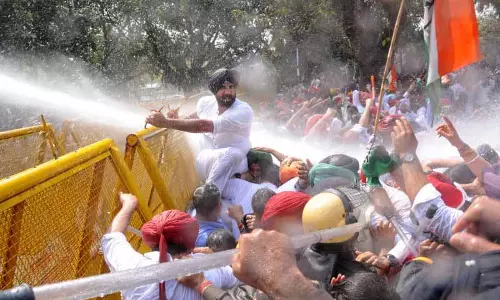 Punjab में AAP सरकार की ‘नाकामी’ का विरोध कर रहे कांग्रेस कार्यकर्ताओं को हिरासत में लिया गया Punjab में AAP सरकार की ‘नाकामी’ का विरोध कर रहे कांग्रेस कार्यकर्ताओं को हिरासत में लिया गया