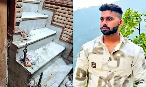 Delhi में पानी का गुब्बारा महिला पर गिरने से एक आदमी की पीट-पीटकर हत्या Delhi में पानी का गुब्बारा महिला पर गिरने से एक आदमी की पीट-पीटकर हत्या