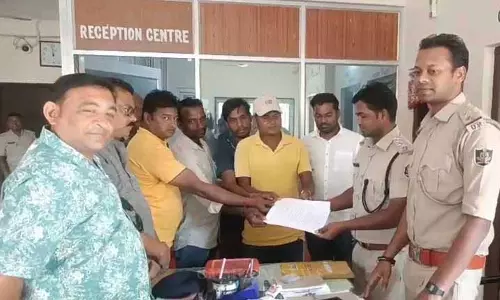 किसानों के विरोध प्रदर्शन के बीच Bargarh Collector कार्यालय परिसर से धान गायब