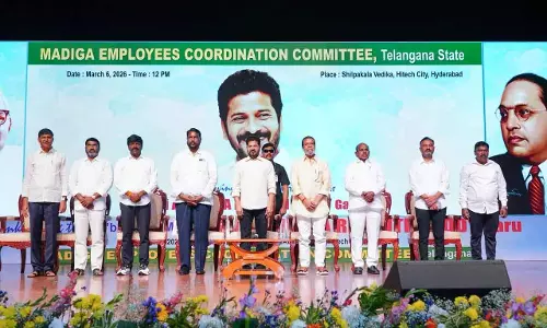 राज्य की अर्थव्यवस्था मजबूत करने में कर्मचारी निभाएं भूमिका: Revanth Reddy राज्य की अर्थव्यवस्था मजबूत करने में कर्मचारी निभाएं भूमिका: Revanth Reddy