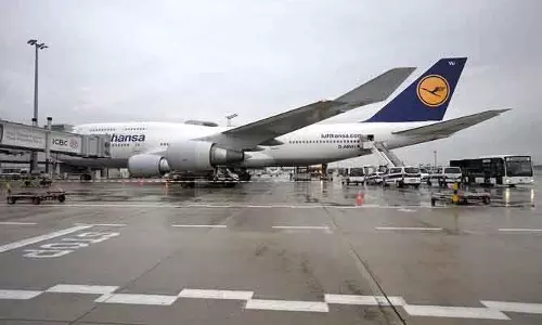 Iran तनाव से एयरलाइंस ने फ्लाइट कैपेसिटी शिफ्ट की Iran तनाव से एयरलाइंस ने फ्लाइट कैपेसिटी शिफ्ट की