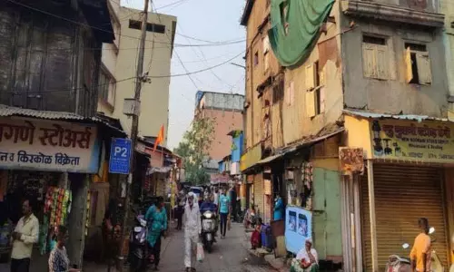 बुधवार पेठ से 4 Bangladeshi महिलाओं को बचाया गया; एक गिरफ्तार बुधवार पेठ से 4 Bangladeshi महिलाओं को बचाया गया; एक गिरफ्तार