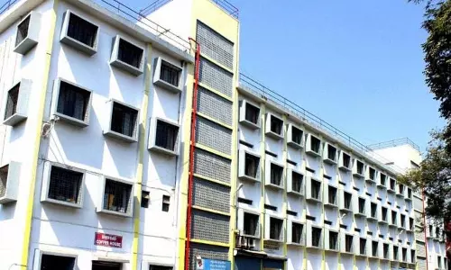 Pune में सिंहगढ़ कॉलेज के डिपार्टमेंट हेड की आत्महत्या से मौत Pune में सिंहगढ़ कॉलेज के डिपार्टमेंट हेड की आत्महत्या से मौत