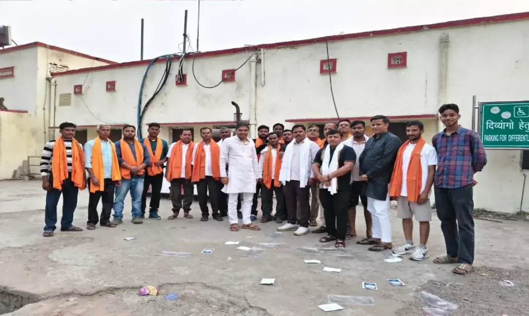 Farrukhabad: कंपिल से रामेश्वर नाथ के लिए धार्मिक जत्था प्रस्थान Farrukhabad: कंपिल से रामेश्वर नाथ के लिए धार्मिक जत्था प्रस्थान