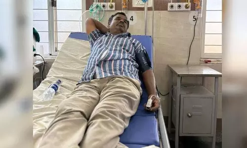 कांग्रेस के गुंडों ने BRS नेता पर हमला किया..अस्पताल में इलाज चल रहा कांग्रेस के गुंडों ने BRS नेता पर हमला किया..अस्पताल में इलाज चल रहा