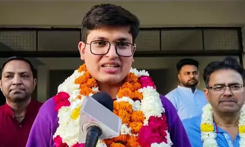 AIIMS जोधपुर के डॉक्टर अनुज अग्निहोत्री ने तीसरे प्रयास में UPSC 2025 में ऑल इंडिया रैंक 1 हासिल की AIIMS जोधपुर के डॉक्टर अनुज अग्निहोत्री ने तीसरे प्रयास में UPSC 2025 में ऑल इंडिया रैंक 1 हासिल की