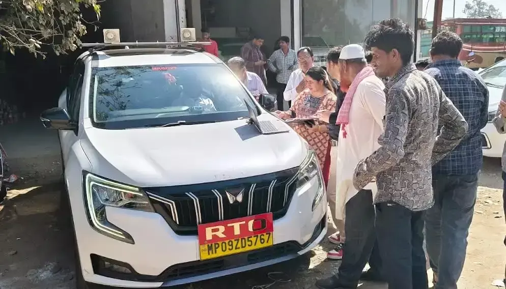 Mandsaur: बिना कागजात वाहन चलाने वालों पर शिकंजा,दस्तावेजहीन वाहनों पर होगी कड़ी कार्रवाई Mandsaur: बिना कागजात वाहन चलाने वालों पर शिकंजा,दस्तावेजहीन वाहनों पर होगी कड़ी कार्रवाई
