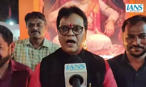 Mumbai: शिवसेना शाखा ने पारंपरिक योद्धा कला प्रदर्शन कार्यक्रम आयोजित Mumbai: शिवसेना शाखा ने पारंपरिक योद्धा कला प्रदर्शन कार्यक्रम आयोजित
