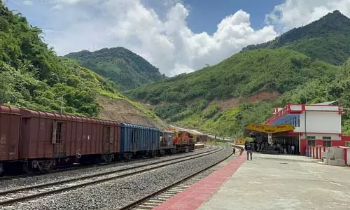 भारतीय रेलवे की माल ढुलाई से आय फरवरी में 3 प्रतिशत बढ़कर 14,572 करोड़ रुपए हुई भारतीय रेलवे की माल ढुलाई से आय फरवरी में 3 प्रतिशत बढ़कर 14,572 करोड़ रुपए हुई