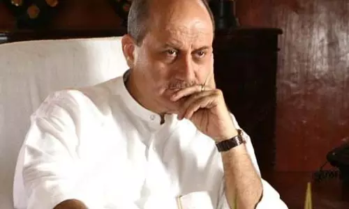 कॉमेडी से विलेन तक… हर रोल में छाए अनुपम खेर, 40 साल का शानदार फिल्मी सफर कॉमेडी से विलेन तक… हर रोल में छाए अनुपम खेर, 40 साल का शानदार फिल्मी सफर