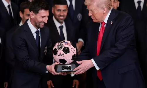 Lionel Messi और इंटर मियामी का व्हाइट हाउस में अमेरिकी राष्ट्रपति डोनाल्ड ट्रंप ने स्वागत किया Lionel Messi और इंटर मियामी का व्हाइट हाउस में अमेरिकी राष्ट्रपति डोनाल्ड ट्रंप ने स्वागत किया