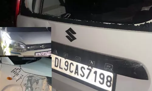 Wagonr में बैठे प्रॉपर्टी डीलर को ज्ञात हमलावर ने बनाया निशाना, इलाके में दहशत