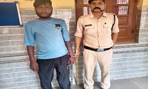 ग्रामीण पुलिस की कार्रवाई: धारदार चाकू के साथ बदमाश बिल्ला नवरंगे गिरफ्तार ग्रामीण पुलिस की कार्रवाई: धारदार चाकू के साथ बदमाश बिल्ला नवरंगे गिरफ्तार