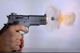 चाची की हरकतों से परेशान हुआ भतीजा, सिर में गोली मार दी चाची की हरकतों से परेशान हुआ भतीजा, सिर में गोली मार दी
