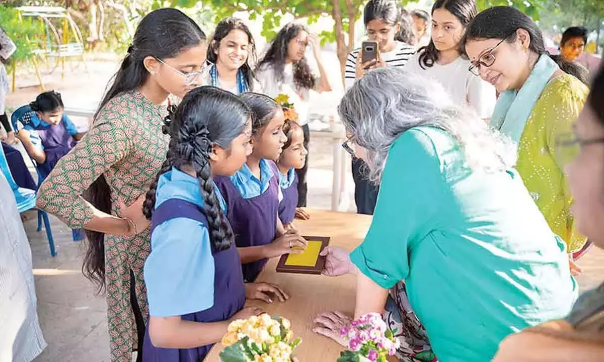 Andhra: आर्किटेक्चर के स्टूडेंट्स ने मिलकर इनक्लूसिव डिज़ाइन बनाए Andhra: आर्किटेक्चर के स्टूडेंट्स ने मिलकर इनक्लूसिव डिज़ाइन बनाए