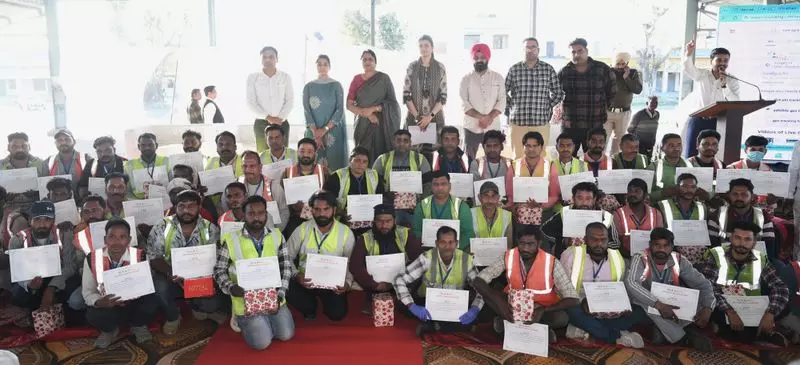 Yamunanagar में स्वच्छ सर्वेक्षण के लिए सफाई मित्रों को सम्मानित किया गया और ट्रेनिंग दी गई Yamunanagar में स्वच्छ सर्वेक्षण के लिए सफाई मित्रों को सम्मानित किया गया और ट्रेनिंग दी गई