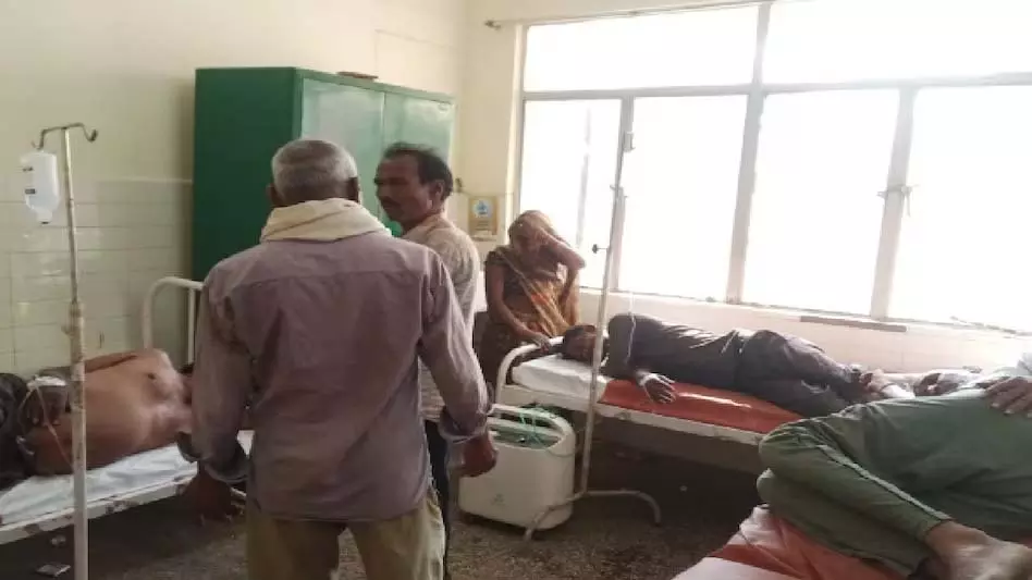 श्मशान घाट में मधुमक्खियों की वजह से मची भगदड़, 50 लोगों को काटा श्मशान घाट में मधुमक्खियों की वजह से मची भगदड़, 50 लोगों को काटा