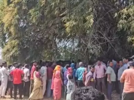 बांस पेड़ में मिली लाश, हत्या या आत्महत्या जांच जारी बांस पेड़ में मिली लाश, हत्या या आत्महत्या जांच जारी