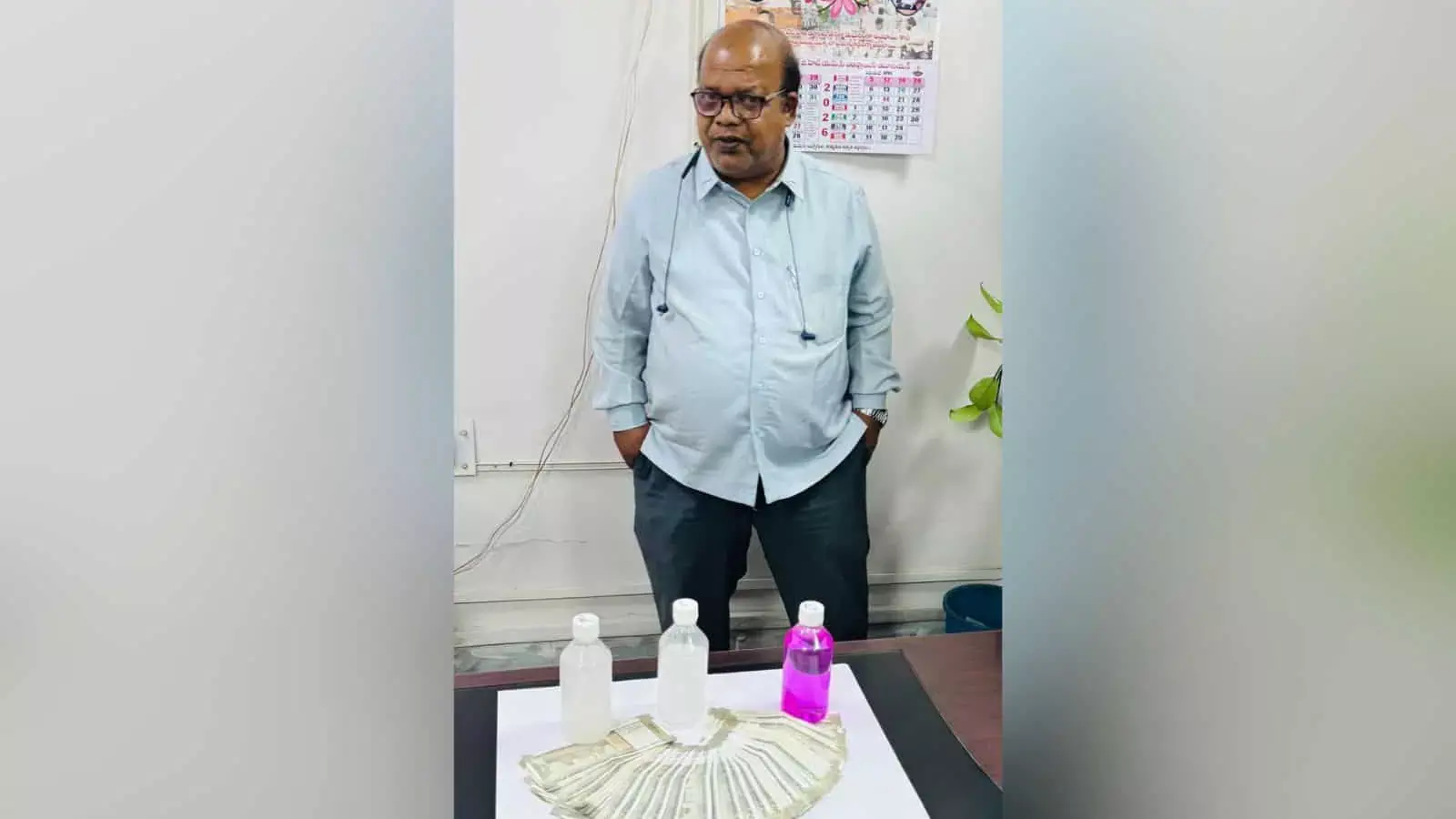 GHMC अधिकारी ने रिटायरमेंट फाइल प्रोसेस करने के लिए 40 हजार रुपये की रिश्वत मांगी, गिरफ्तार GHMC अधिकारी ने रिटायरमेंट फाइल प्रोसेस करने के लिए 40 हजार रुपये की रिश्वत मांगी, गिरफ्तार