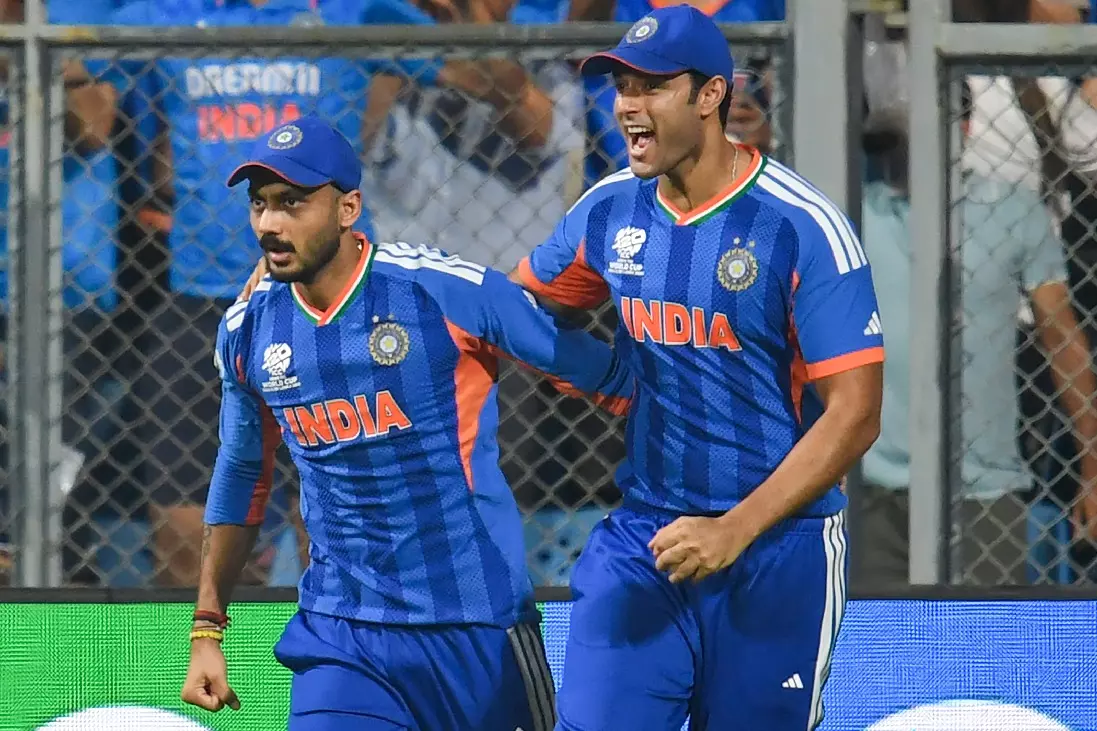T20 WC: भारत ने इंग्लैंड को 7 रन से हराकर फाइनल में जगह बनाई T20 WC: भारत ने इंग्लैंड को 7 रन से हराकर फाइनल में जगह बनाई