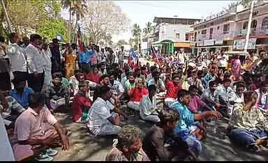 College स्टूडेंट के पिता ने स्टूडेंट पर ज़बरदस्ती ताबीज़ बांधने की कोशिश के बाद सुसाइड कर लिया College स्टूडेंट के पिता ने स्टूडेंट पर ज़बरदस्ती ताबीज़ बांधने की कोशिश के बाद सुसाइड कर लिया