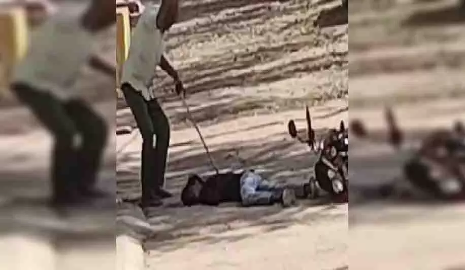 हथौड़े से सिर कुचलकर युवक को मार डाला, फिर भेजा खाया हथौड़े से सिर कुचलकर युवक को मार डाला, फिर भेजा खाया