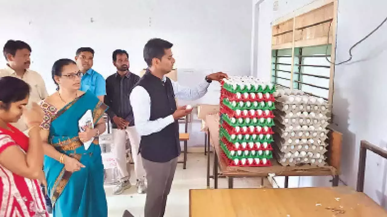 Telangana: कलेक्टर अनुदीप दुरीशेट्टी ने गुरुकुल स्कूल का निरीक्षण किया Telangana: कलेक्टर अनुदीप दुरीशेट्टी ने गुरुकुल स्कूल का निरीक्षण किया