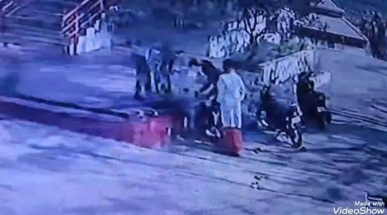पुजारी के साथ मारपीट, महासमुंद के चंडी मंदिर में बदमाशों ने मचाया उत्पात पुजारी के साथ मारपीट, महासमुंद के चंडी मंदिर में बदमाशों ने मचाया उत्पात