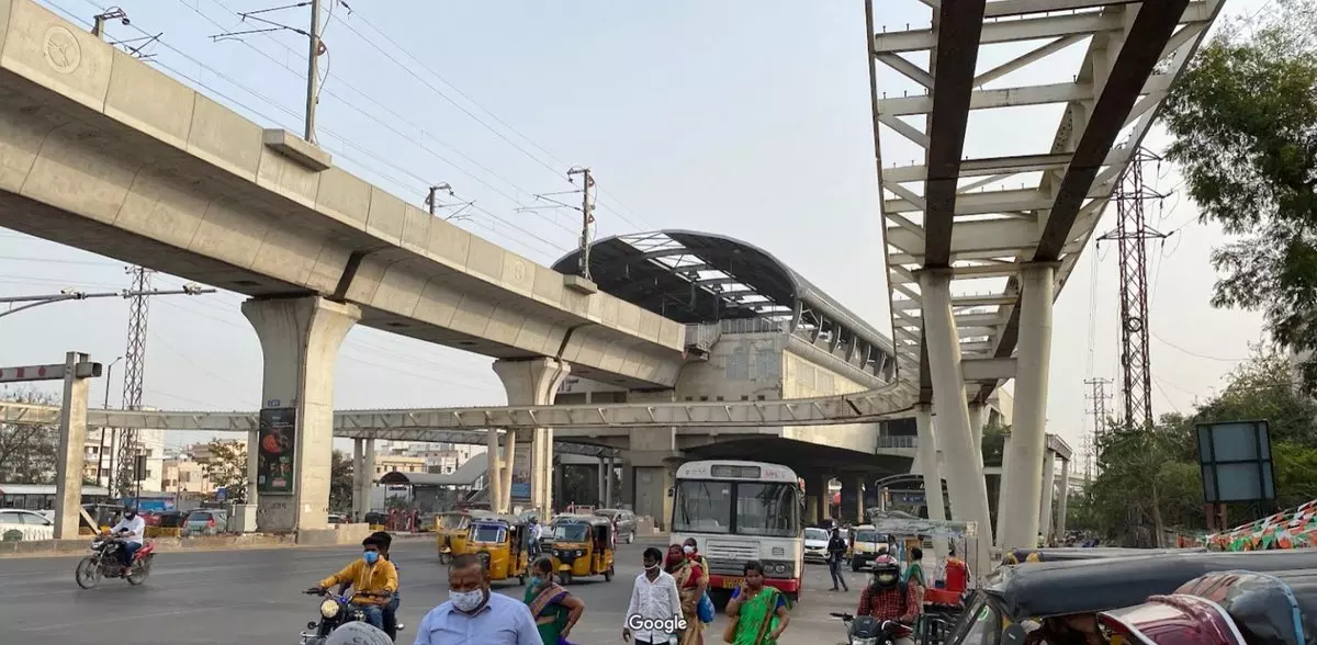 Nampally स्टेशन के रीडेवलपमेंट में मेट्रो को जोड़ने वाला 200 मीटर का स्काईवॉक होगा Nampally स्टेशन के रीडेवलपमेंट में मेट्रो को जोड़ने वाला 200 मीटर का स्काईवॉक होगा