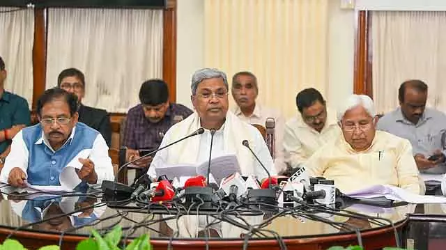 State Budget 2026-27: कैबिनेट की बैठक खत्म, बजट प्रस्ताव को मंजूरी State Budget 2026-27: कैबिनेट की बैठक खत्म, बजट प्रस्ताव को मंजूरी