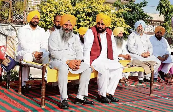 खाड़ी देशों में फंसे पंजाब के 370 लोग, उनकी वापसी सुनिश्चित करेंगे: CM Bhagwant Mann खाड़ी देशों में फंसे पंजाब के 370 लोग, उनकी वापसी सुनिश्चित करेंगे: CM Bhagwant Mann