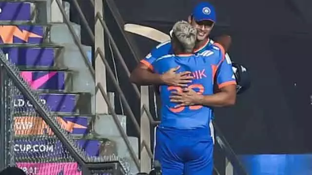 England के खिलाफ सेमीफाइनल में रनआउट; हार्दिक पांड्या-शिवम दुबे का गले लगना वायरल England के खिलाफ सेमीफाइनल में रनआउट; हार्दिक पांड्या-शिवम दुबे का गले लगना वायरल