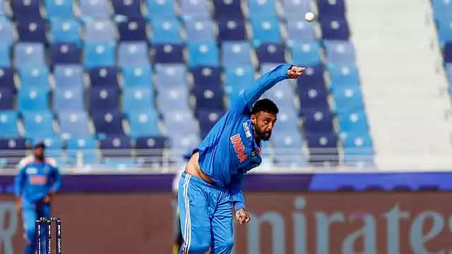 T20 World Cup 2026: 4 ओवर में 1/64; वरुण चक्रवर्ती ने खराब बॉलिंग परफॉर्मेंस से एक बुरा रिकॉर्ड बनाया T20 World Cup 2026: 4 ओवर में 1/64; वरुण चक्रवर्ती ने खराब बॉलिंग परफॉर्मेंस से एक बुरा रिकॉर्ड बनाया
