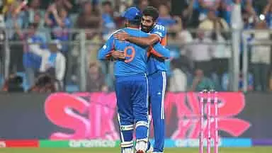 Sanju Samson ने बुमराह को मैन ऑफ द मैच का पुरस्कार दिया Sanju Samson ने बुमराह को मैन ऑफ द मैच का पुरस्कार दिया