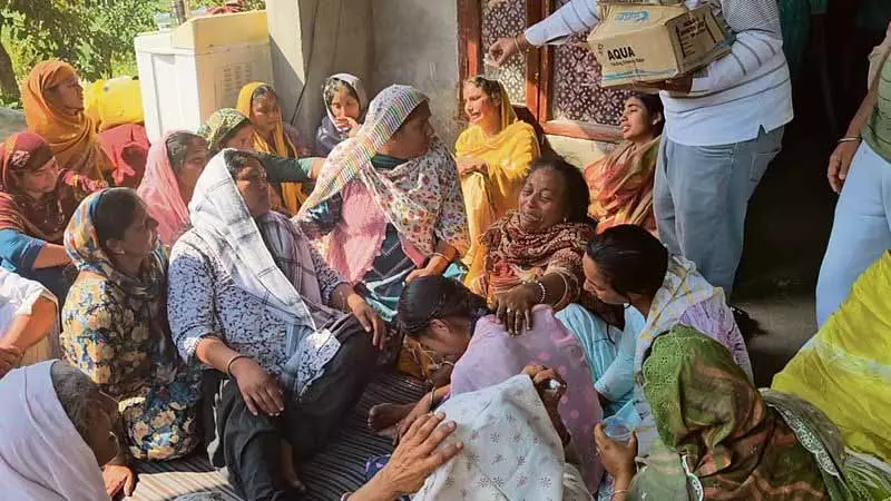 Gurdaspur के युवक की हत्या, परिवार ने शव का अंतिम संस्कार करने से मना कर दिया Gurdaspur के युवक की हत्या, परिवार ने शव का अंतिम संस्कार करने से मना कर दिया
