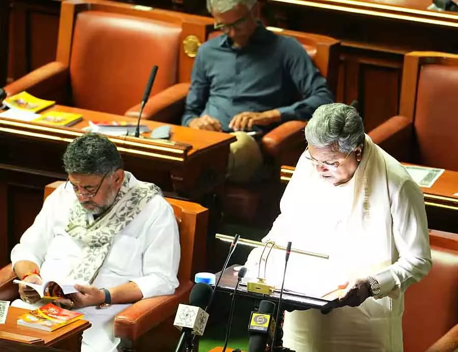 Karnataka Budget : रेशम के कीड़ों को लाने-ले जाने का खर्च दोगुना हुआ Karnataka Budget : रेशम के कीड़ों को लाने-ले जाने का खर्च दोगुना हुआ