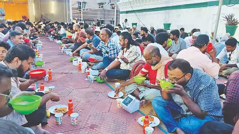 Triplicane में रमज़ान के इतिहास की सैर Triplicane में रमज़ान के इतिहास की सैर