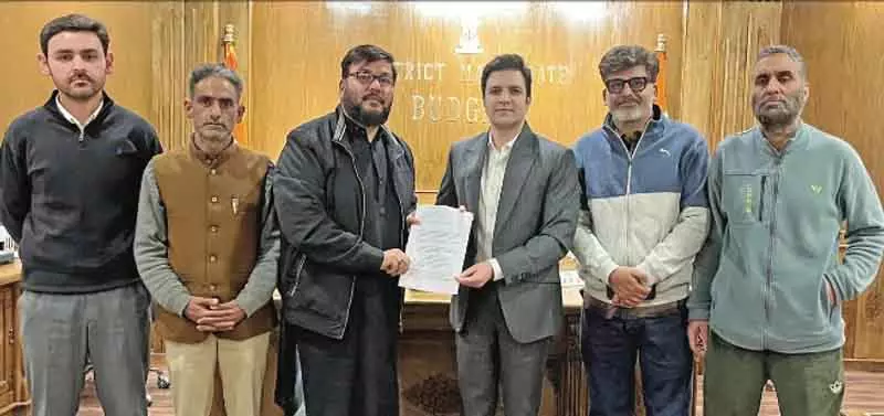 JKCAG, RTI आंदोलन के प्रतिनिधिमंडल ने डीसी बडगाम से मुलाकात की JKCAG, RTI आंदोलन के प्रतिनिधिमंडल ने डीसी बडगाम से मुलाकात की